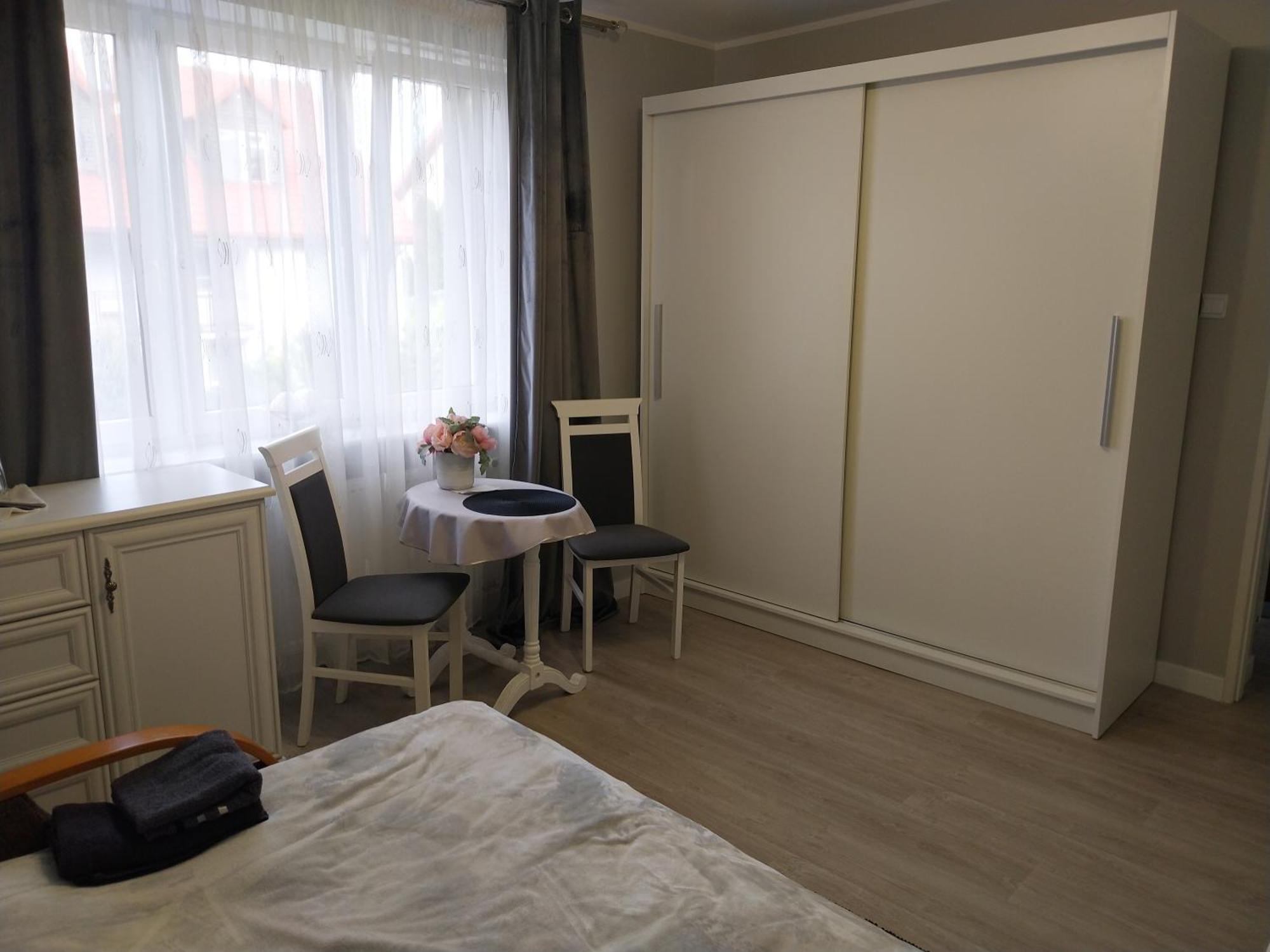 Pokoje Goscinne Slupy Olsztyn - Parking Dış mekan fotoğraf