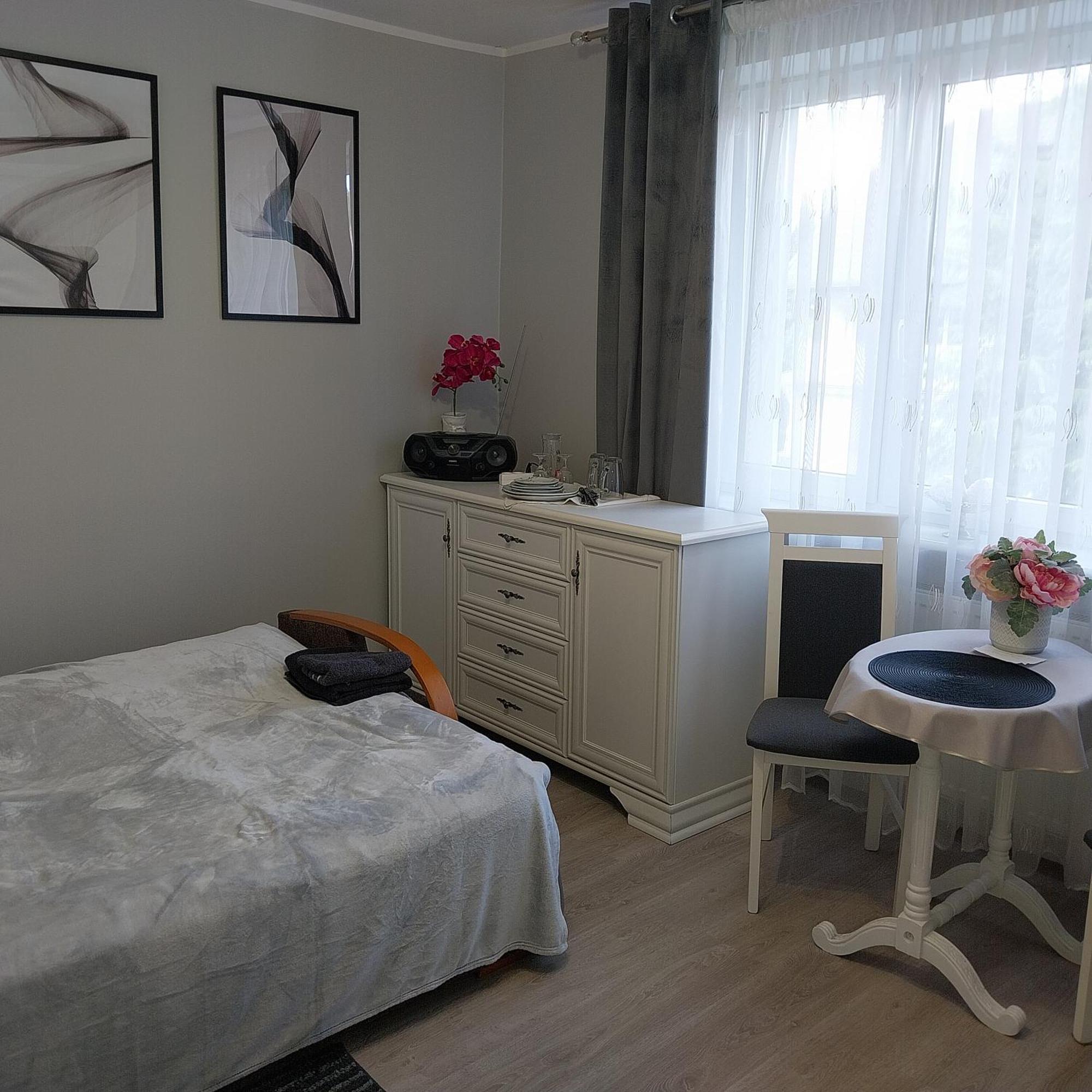 Pokoje Goscinne Slupy Olsztyn - Parking Dış mekan fotoğraf